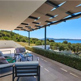 6 Bedroom Seafront Villa with Pool near Slano, Sleeps 12-14